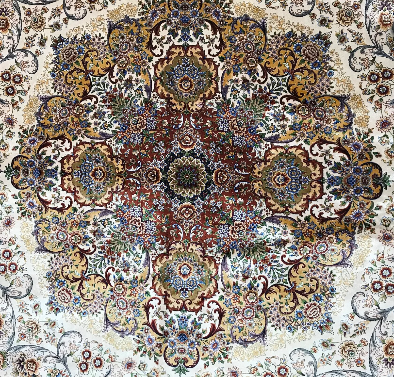 Ковер машинной работы QUM