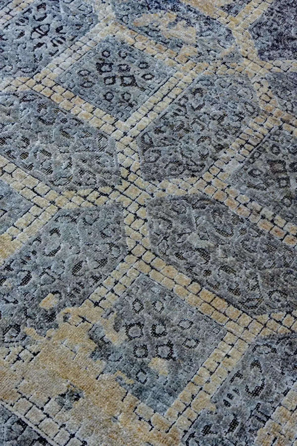 Ковер ручной работы Ruined Chains