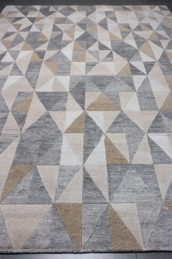 Ковер ручной работы Lightweave Triangles