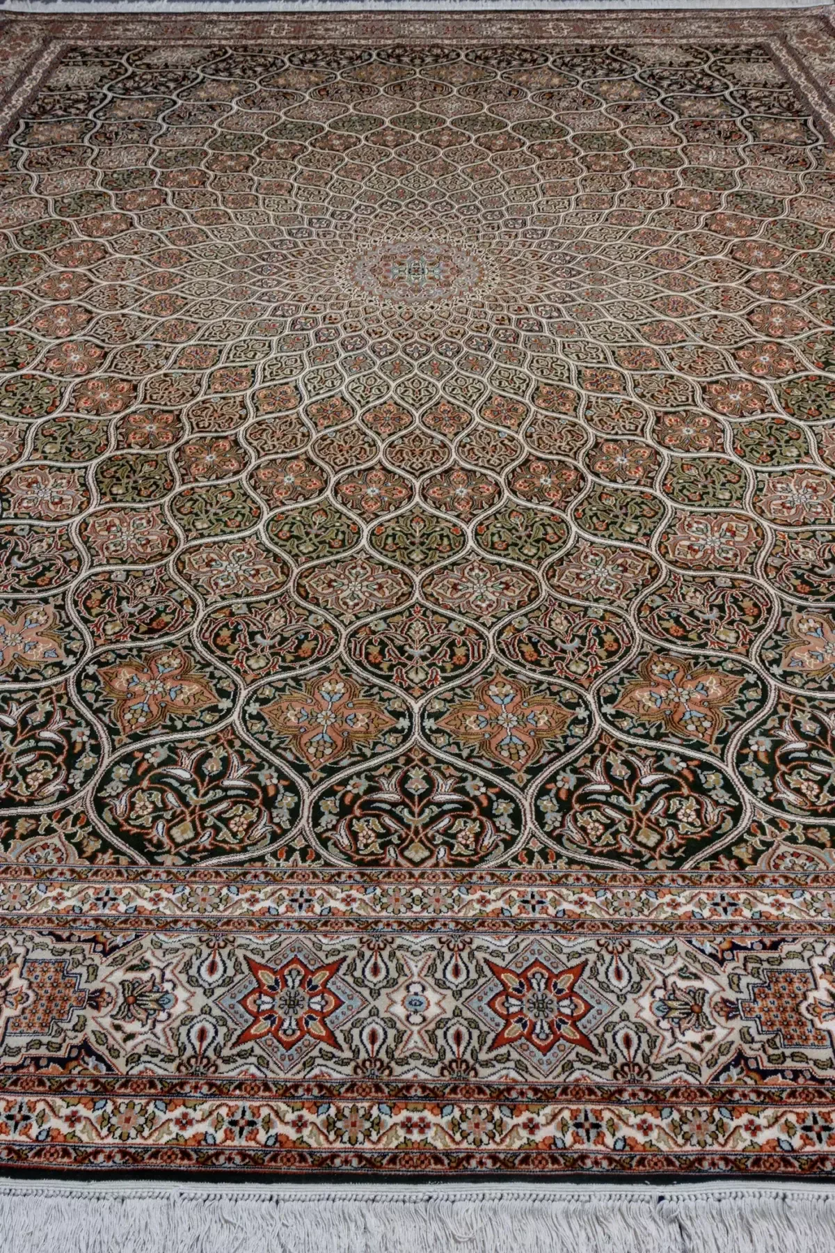 Ковер ручной работы Гомбад