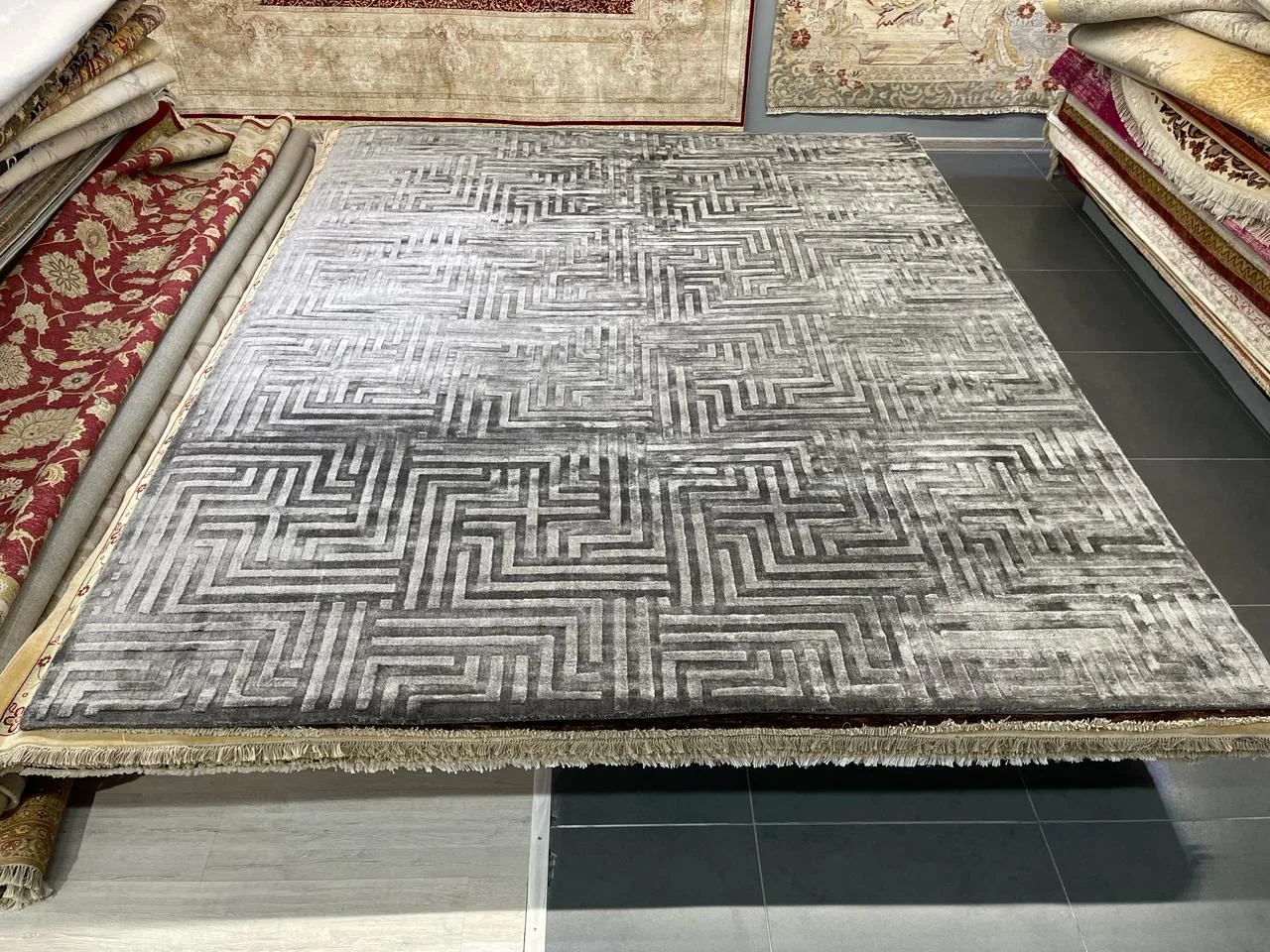 Ковер ручной работы Viscose Geometry