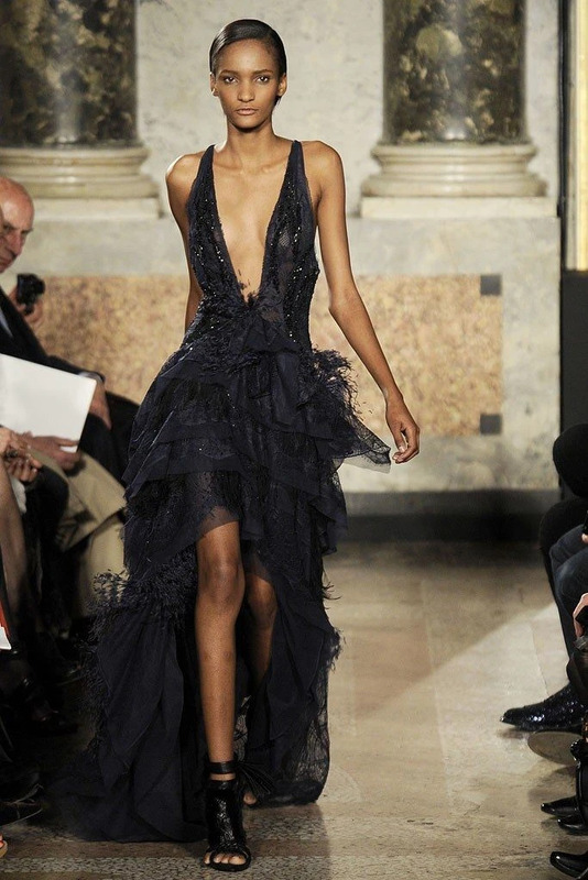 Arlenis Sosa in a look from the Emilio Pucci Fall 2010 collection, designed by Peter Dundas.