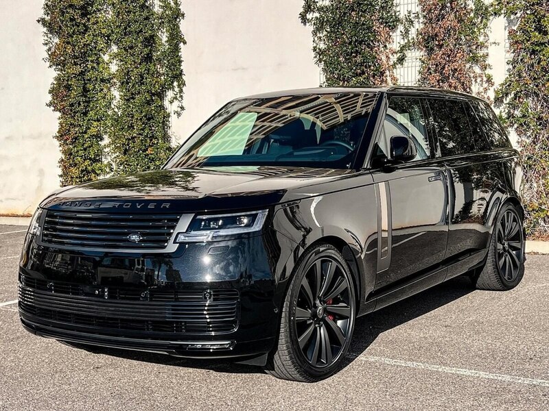 Смотрите, какая машина: Land Rover Range Rover V P615 MHEV Long 2025 года за 37 000 000 рублей на Авто.ру!