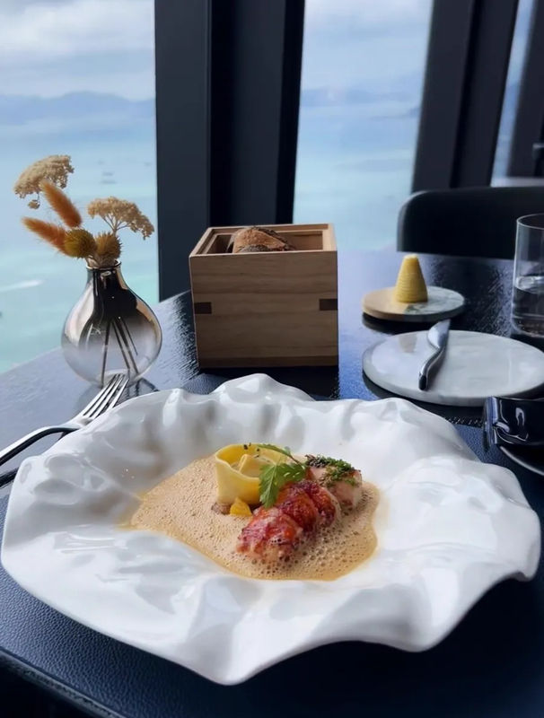 The plates are beautiful, LinElatio