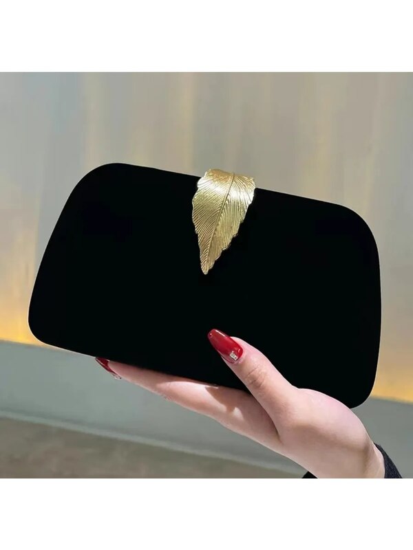 Evening clutch bag on a chain, velvet black,