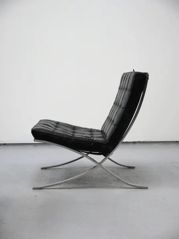 LUDWIG Barcelona Chair, inspired by the 1929 original by Ludwig Mies van der Rohe and Lilly Reich.