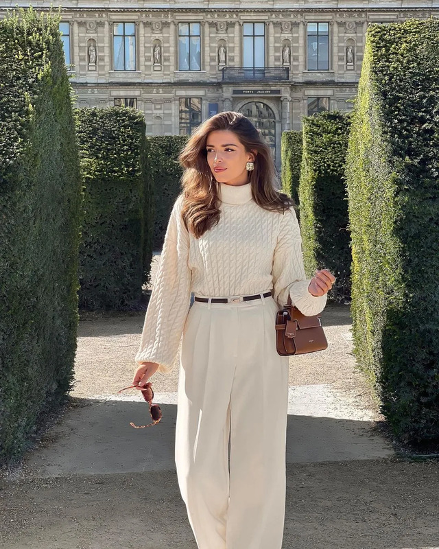 Want to master that timeless, sophisticated Old Money aesthetic in Winter? I'm spilling all the secrets of creating an enviable Old Money winter capsule wardrobe. You'll discover the essential Old Money outfits and style pieces you need to nail th...