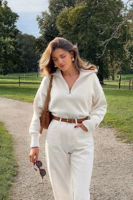 Discover how to achieve the old money aesthetic with timeless pieces like trench coats, cashmere sweaters, and tailored trousers. #OldMoneyStyle #TimelessFashion #ClassicElegance Office Style, Teacher Style, Eighties Style, Street Fashion, Autumn...