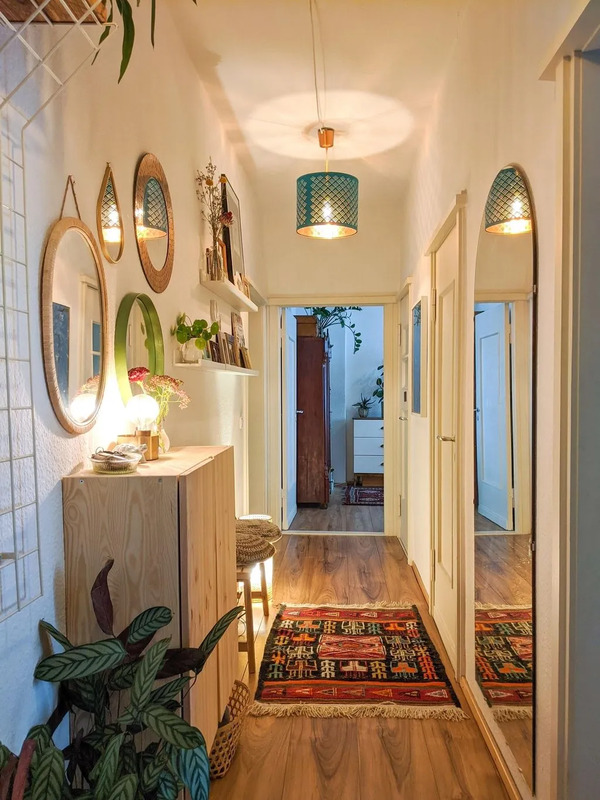 the hallway is clean and ready for us to use as an entrance way in this home