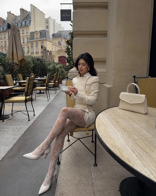 Korean Style, Long Women's Haircuts, Winter Street Styles, Vintage Lace Dresses, Exquisite Style, Normal Girls, Popular Outfits, Fashion Shoot Styling, Parisian Style