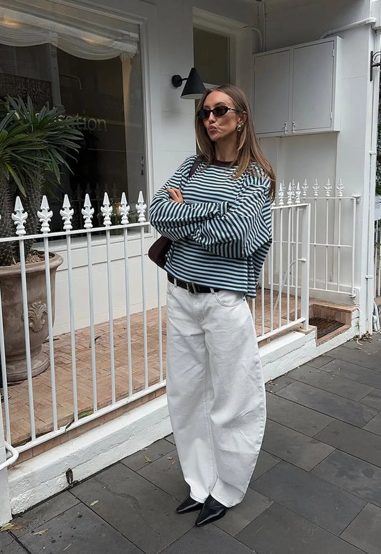 BLOOM LONG SLEEVE - CHOCOLATE SEA STRIPE Белые Джинсы Street Style, Тельняшка Женская Образы, Белые Джинсы Образы, Белые Брюки 2024, Белые Джинсы Образы 2025, Стиль Оборванца, Образы С Тельняшкой 2024, Женский Стиль, Вдохновленные Наряды