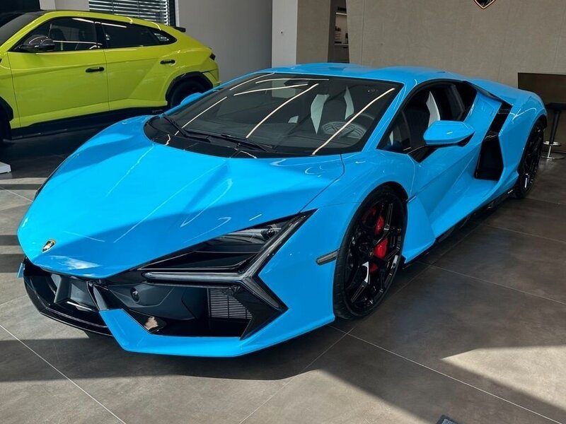 Смотрите, какая машина: Lamborghini Revuelto 2023-2025 2025 года за 75 500 000 рублей на Авто.ру!