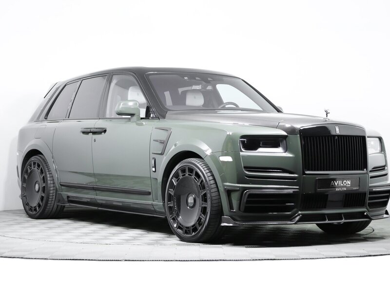 Смотрите, какая машина: Rolls-Royce Cullinan I Black Badge 2023 года за 69 990 000 рублей на Авто.ру!