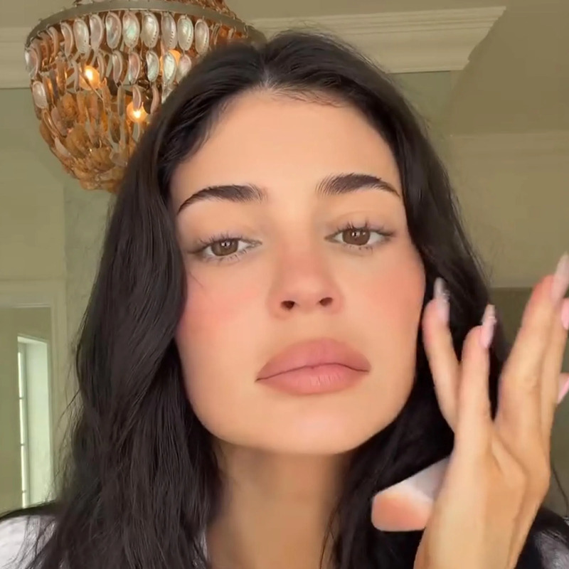Kylie's Effortless Beach Look Bundle