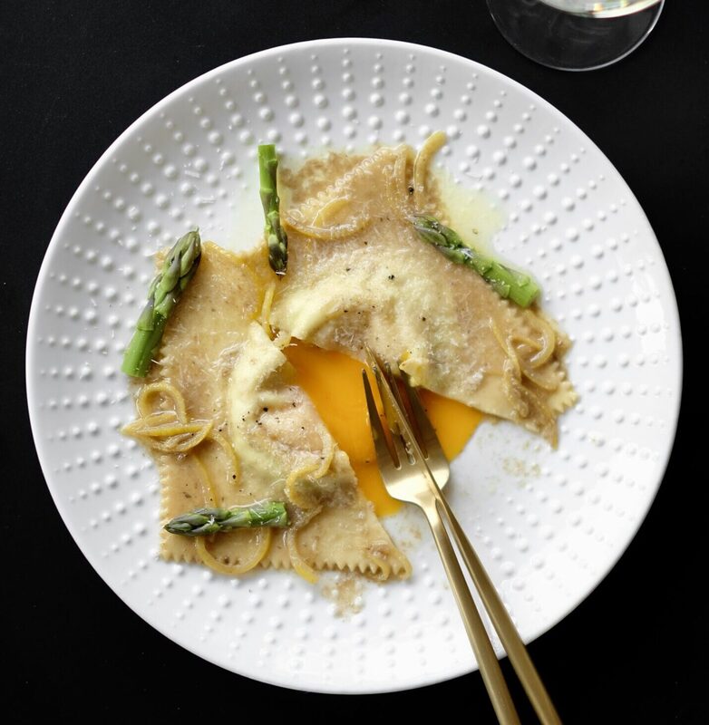 Ravioli with runny yolk and asparagus • Dolce Vita Blog