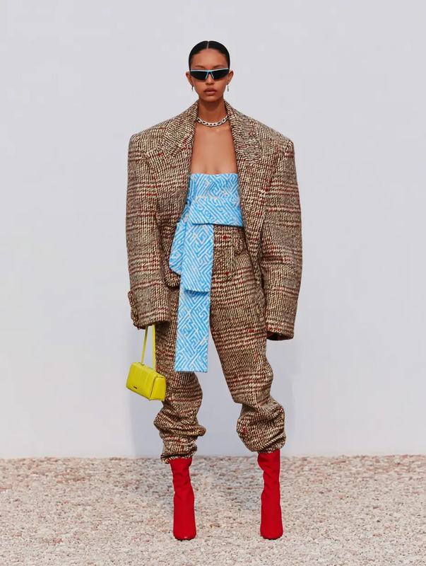 Jacquemus Inspiration Aesthetic Outfit Autumn Coat Woman
