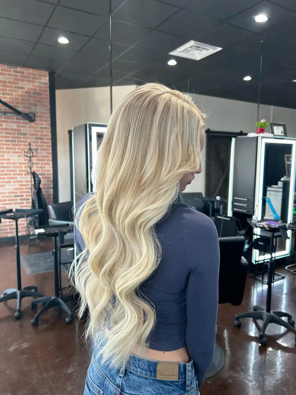 Bright blonde 24in extentions