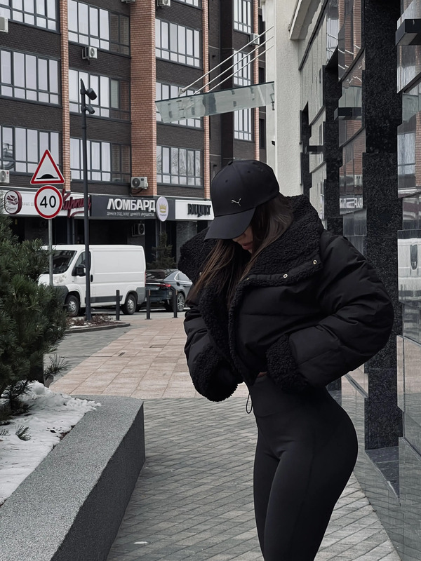 @skyutiks - inst  
— тренирую прекрасных женщин онлайн  
— изучаю тело и трансформирую его через призму мышления и самоощущения  
— создаю и преумножаю женскую энергию  
— наслаждаюсь красотой в деталях