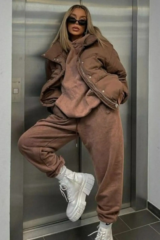 Brown Hoodie Outfit Ideas: 23 Chic, Cozy,...