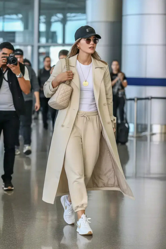 Elegant Airport Spring Outfits 2026: Elevated Neutrals With Sporty Ease
