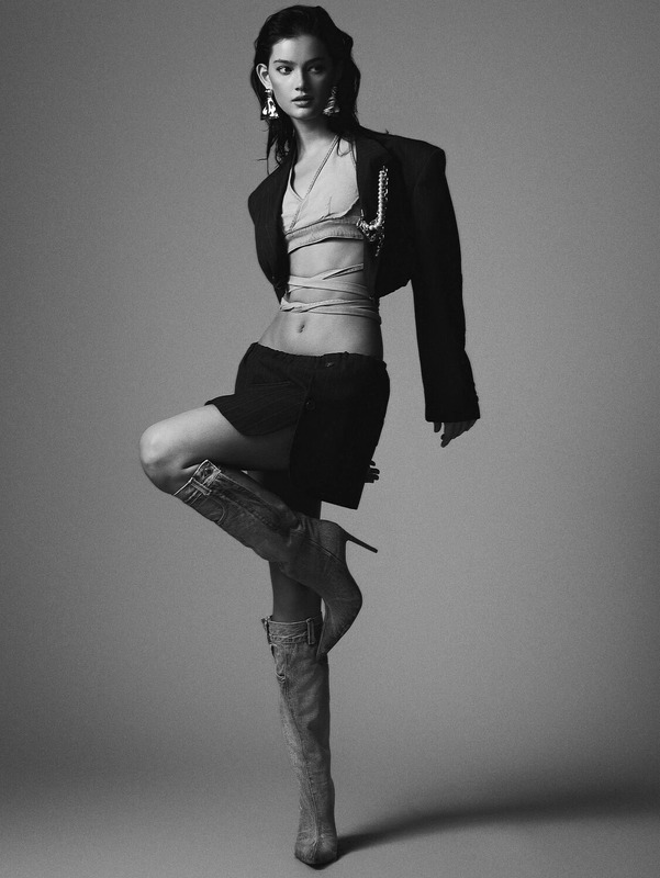 Model Emeri Mayo.