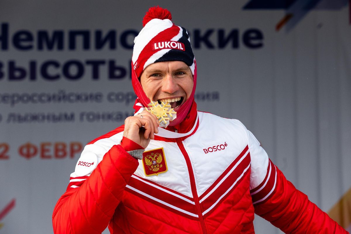 Александр Большунов — один из самых титулованных лыжников современной России. От тренировок в Брянской области до золота Олимпиады-2022 в Пекине — разбираем его путь, ключевые победы и этапы карьеры.