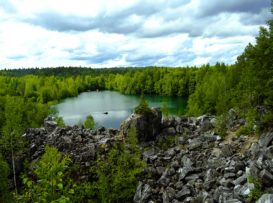 Мраморное озеро.