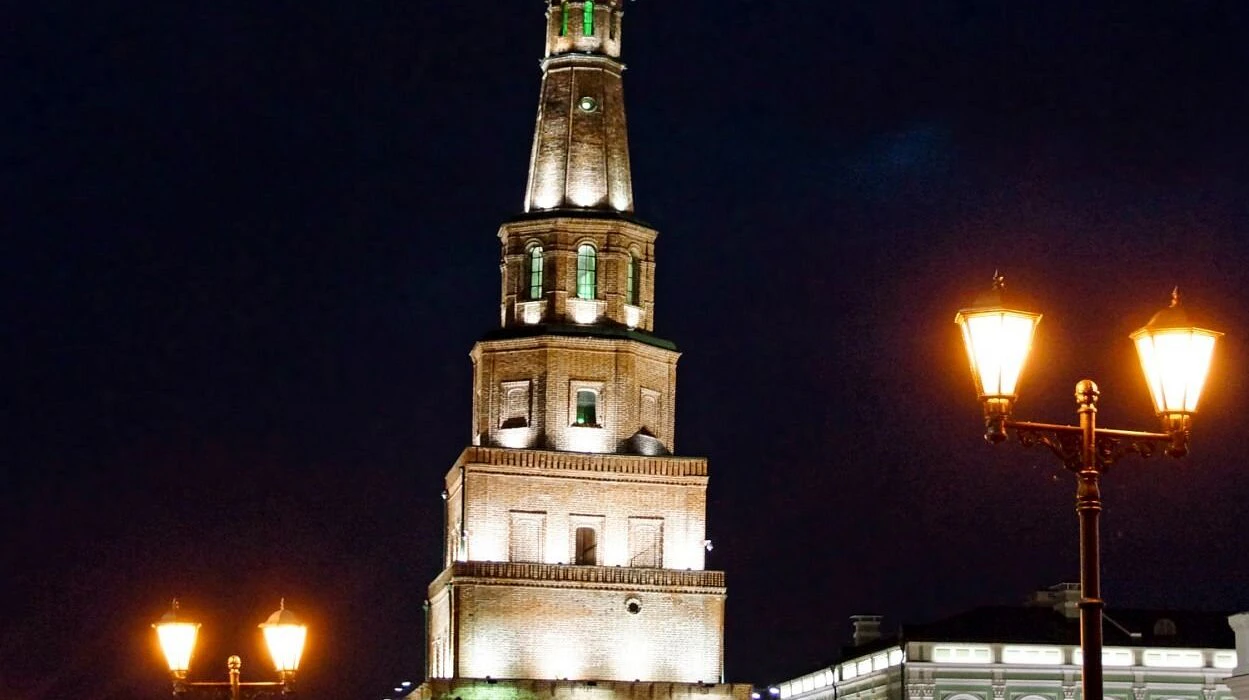 Башня ночью