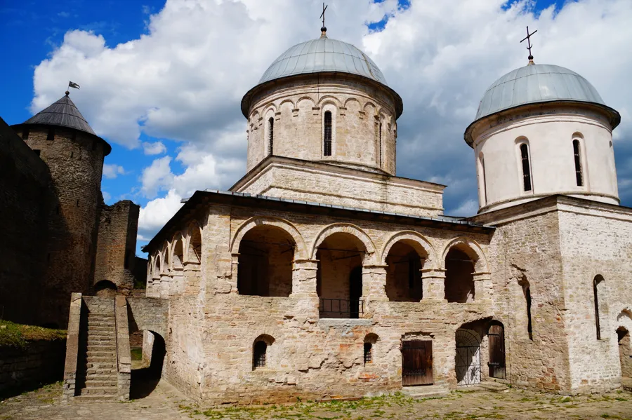 Успенский собор и Провиантская башня © Moneycantbuy [BY-SA]