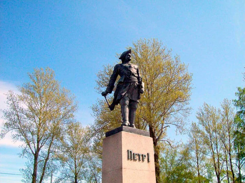 Памятник Петру 1