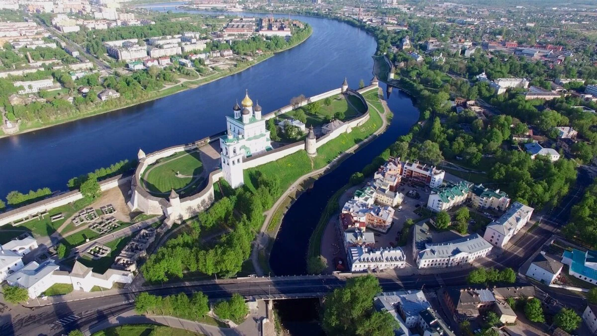 Псковский Кремль: история, архитектура и главные достопримечательности