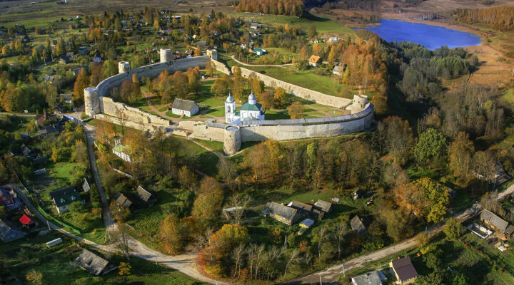 Изборск: откройте древнюю крепость и живописные ключи