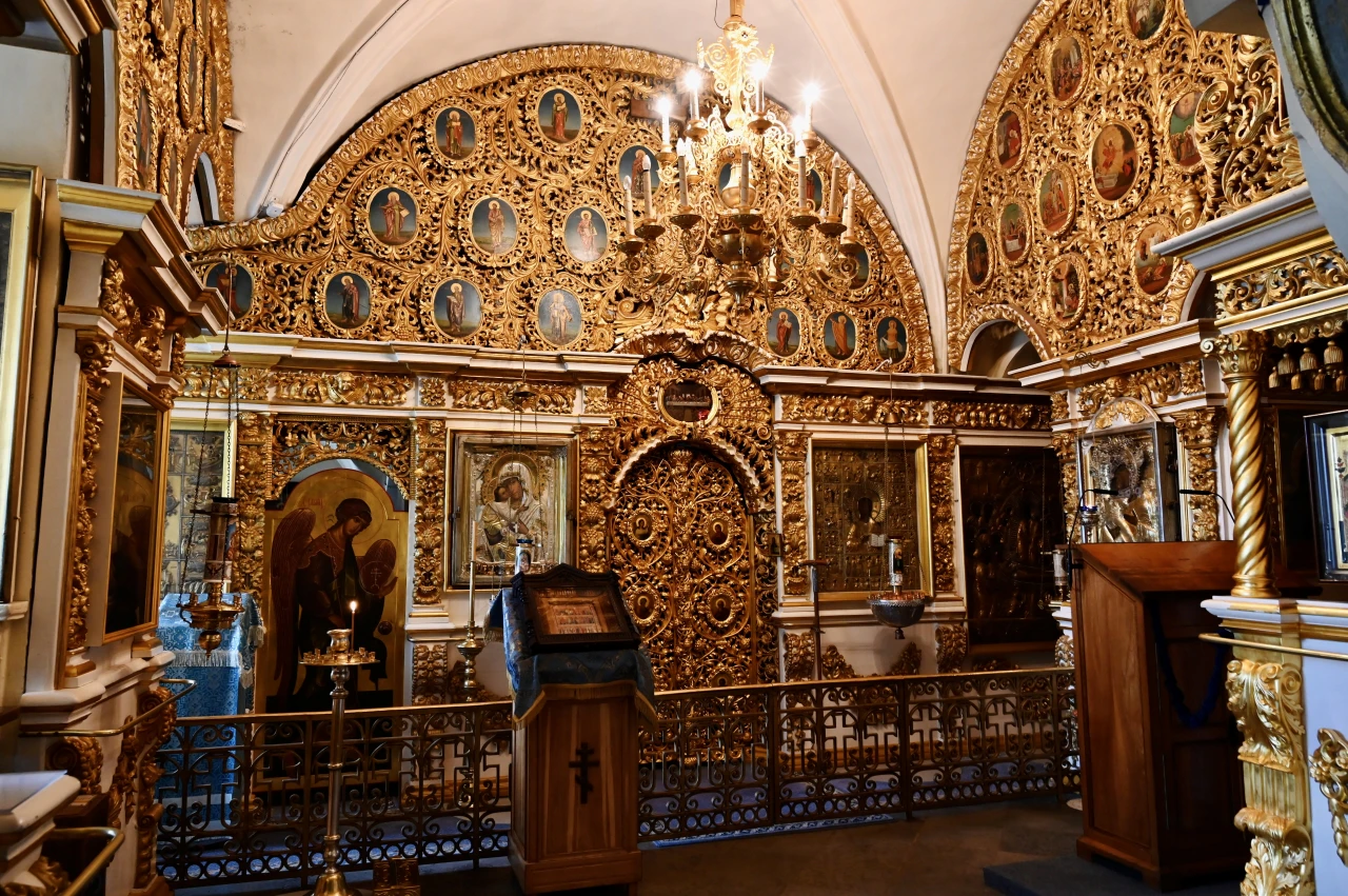 Пещерный храм