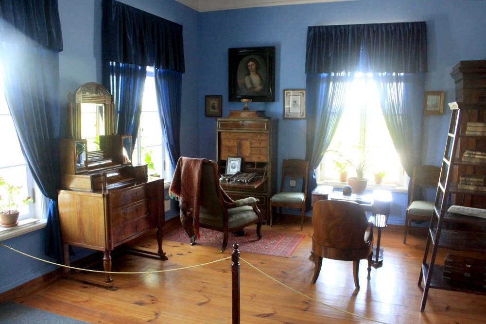 Внутри поместья