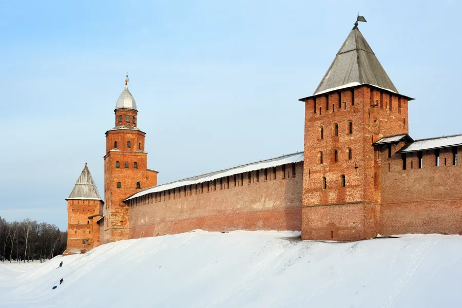 Новгородский кремль, башни Покровская, Кокуй и Княжая - © Vsatinet [BY-SA]