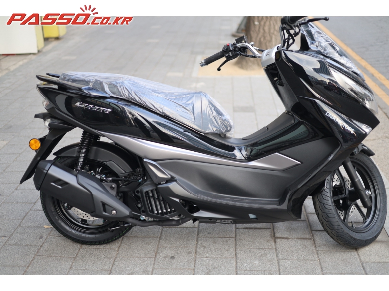 DNA Motors/Daelim UHR 125