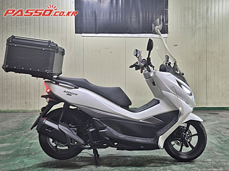 DNA Motors/Daelim UHR 125