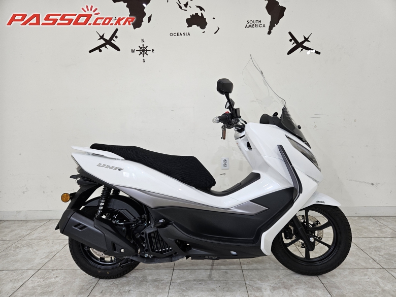 DNA Motors/Daelim UHR 125