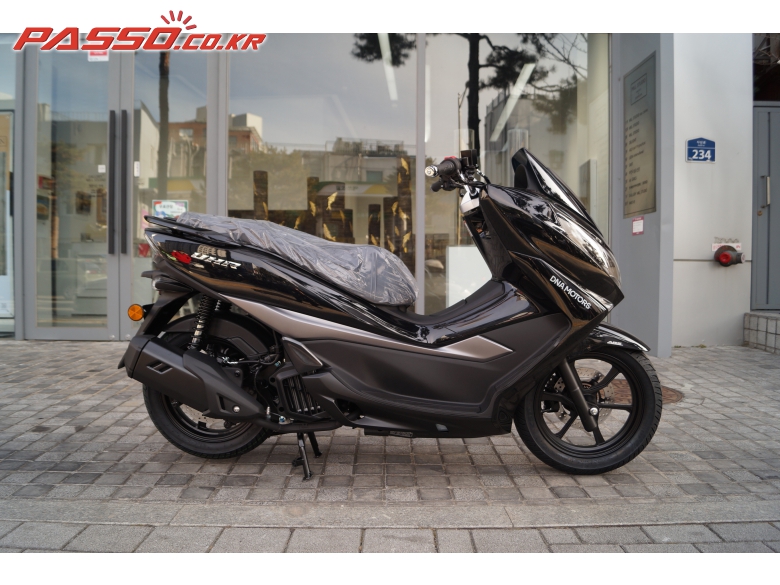 DNA Motors/Daelim UHR 125