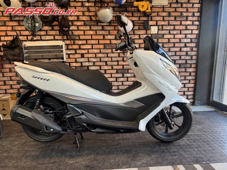 DNA Motors/Daelim UHR 125