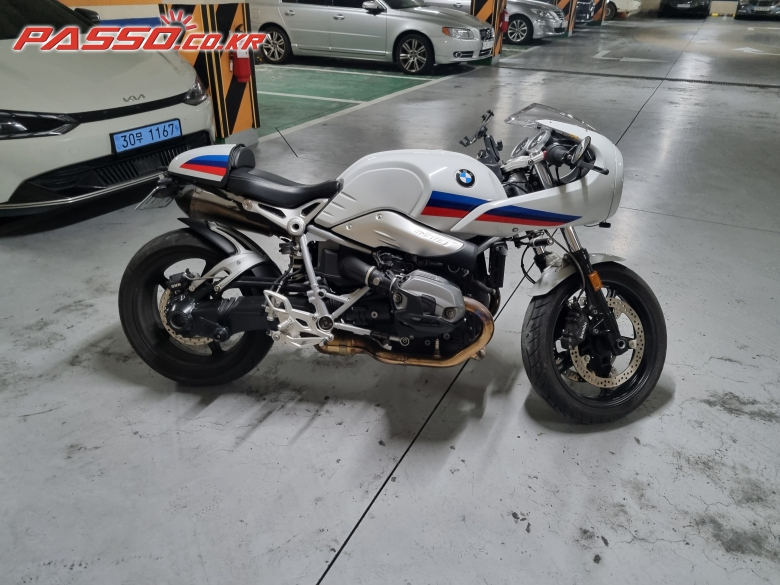 BMW R 나인 T 레이서