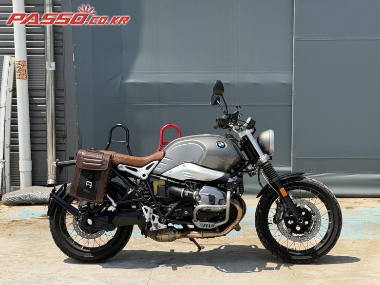 BMW R 나인 T 스크램블러