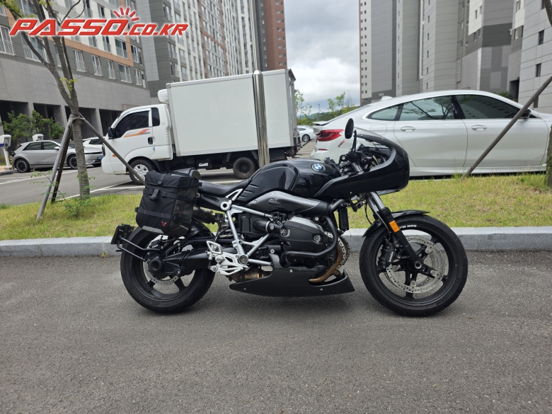 BMW R 나인 T 레이서