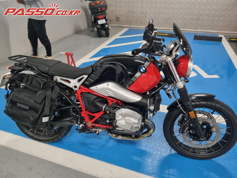 BMW R 나인 T 스크램블러