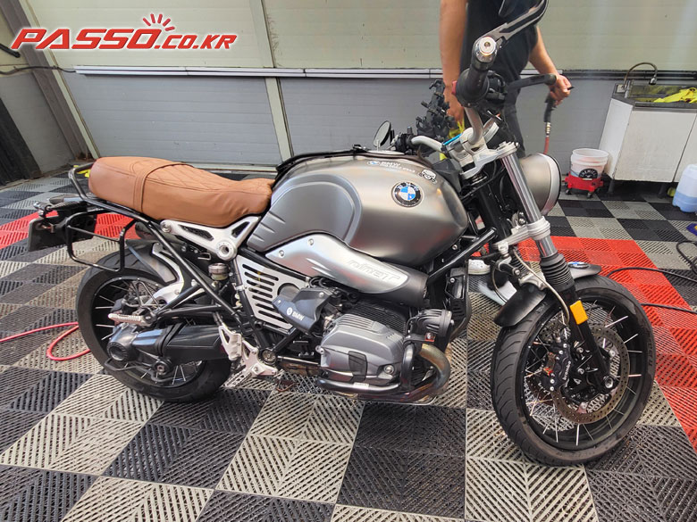 BMW R 나인 T 스크램블러