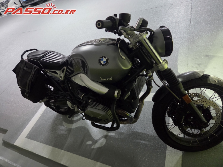 BMW R 나인 T 스크램블러