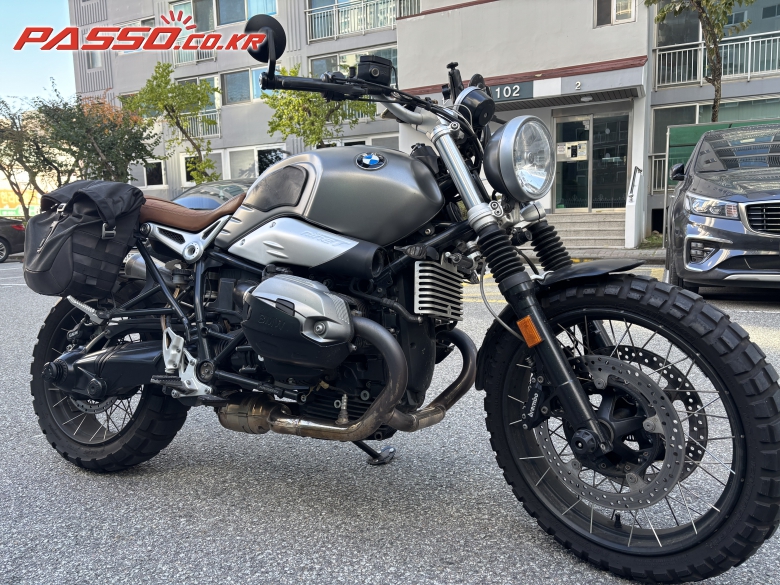 BMW R 나인 T 스크램블러