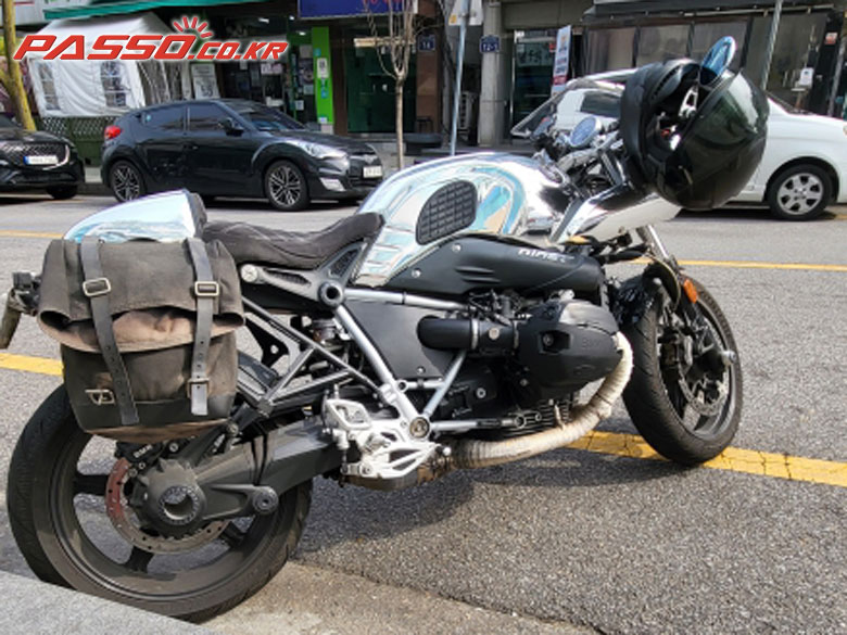 BMW R 나인 T 레이서