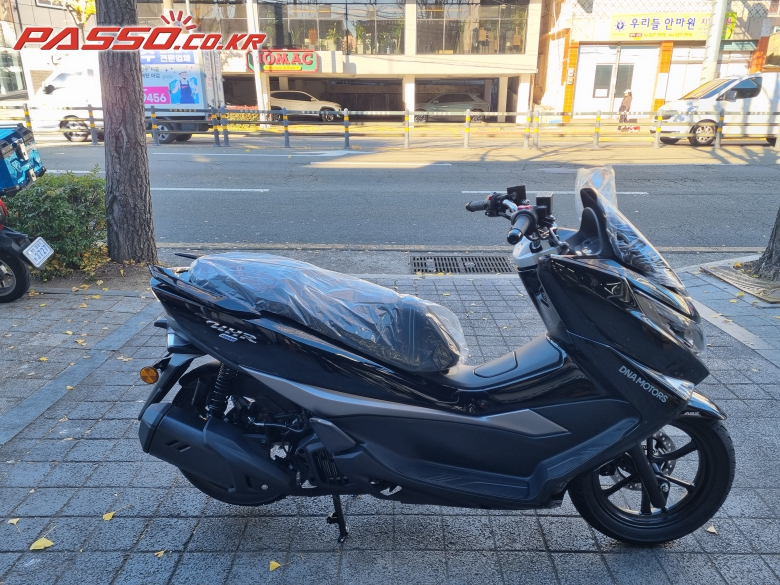 DNA Motors/Daelim UHR 150