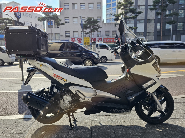 Aprilia SR MAX 300